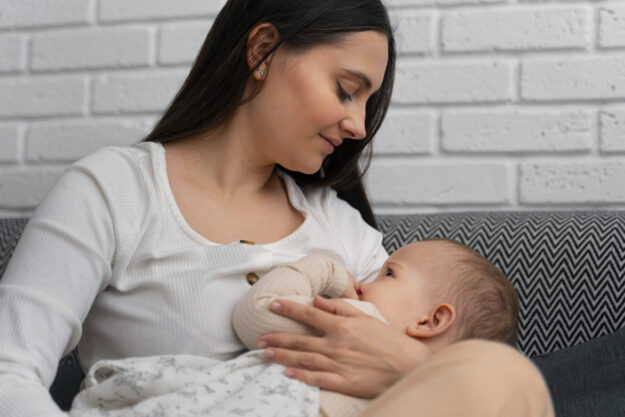 baby menyusu breast feeding